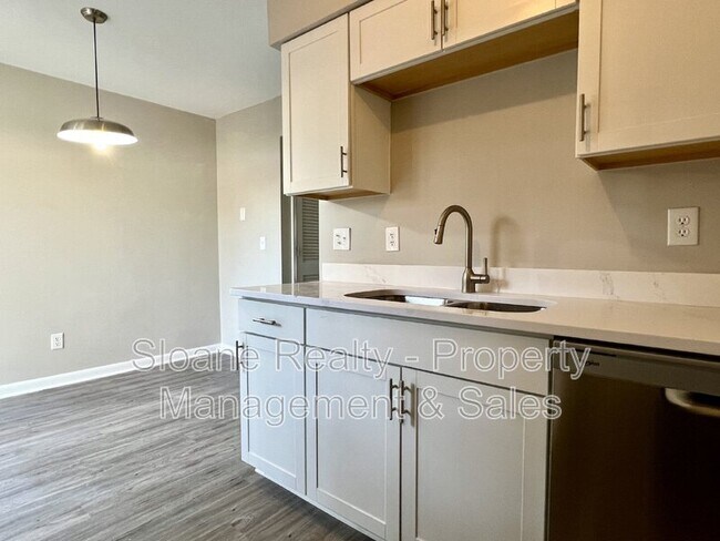 Building Photo - 1295 Mathis Ferry Rd