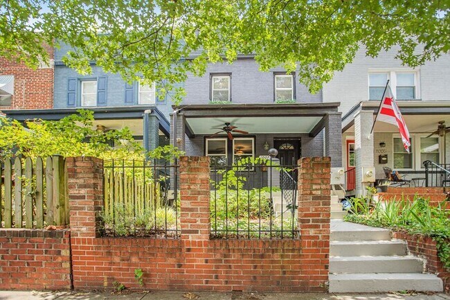 Photo - 1007 15th St SE House