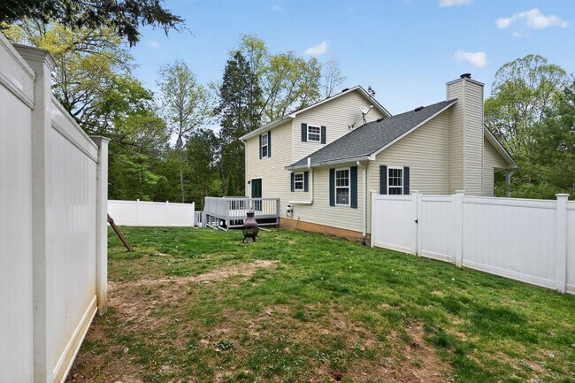 Foto del edificio - 373 Redwing Rd