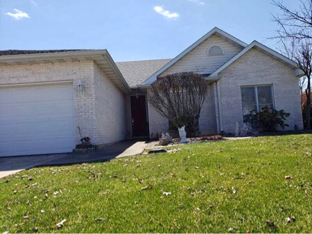 Primary Photo - 4 Sunflower Ln