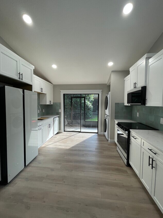 Foto principal - 340 Douglas Way