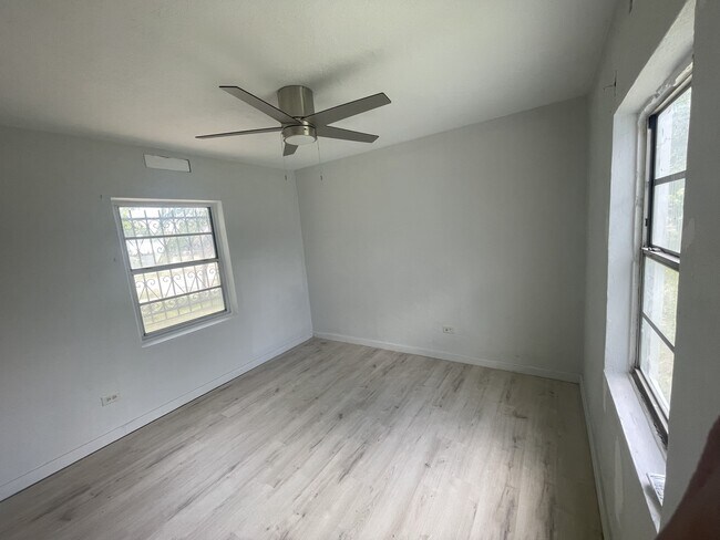 Building Photo - 15250 Jackson Dr