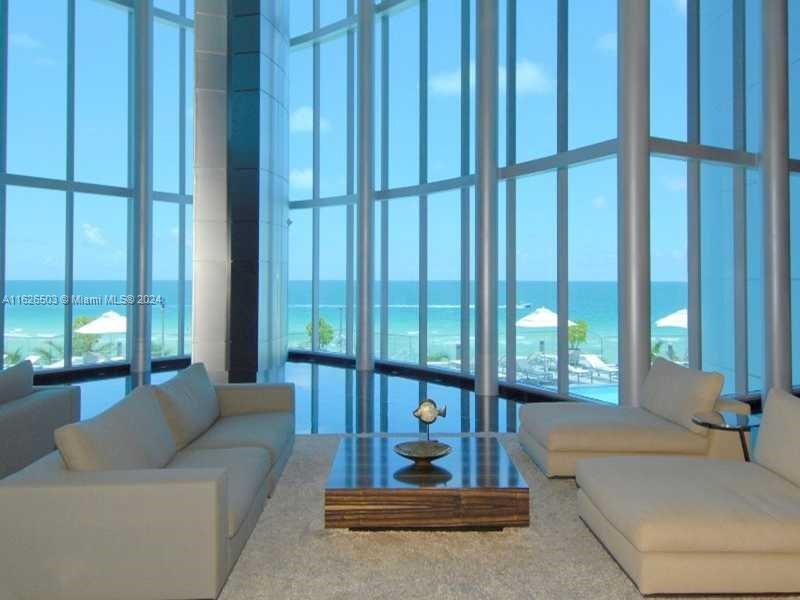 Foto principal - 17001 Collins Ave