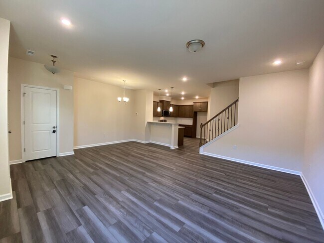 Building Photo - Brand New Townhome!