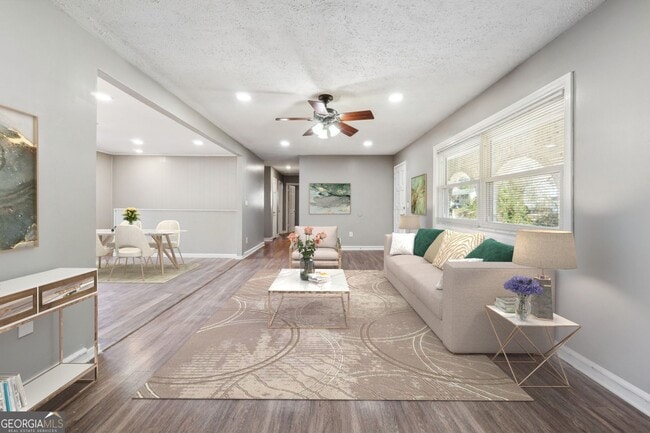 Foto del edificio - 2419 Greenway Dr