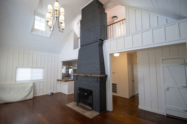 Foto del edificio - 3 Bedroom, 2.5 Bathroom in Shandon - The F...