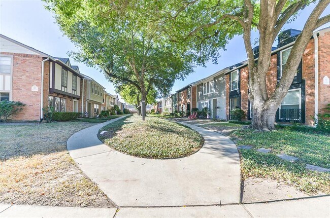 Foto del edificio - 14341 Misty Meadow Ln