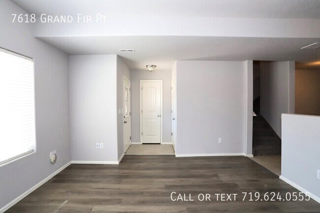 Foto del edificio - 7618 Grand Fir Point