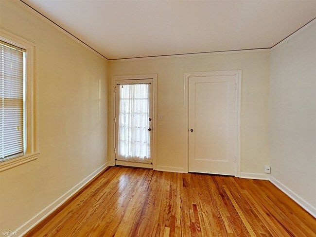 Building Photo - 1 br, 1 bath  - 340 S 10th St Apt 4