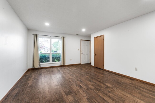 Building Photo - 503 Rosehill Dr