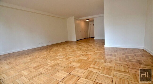 Foto del edificio - EAST 49 STREET