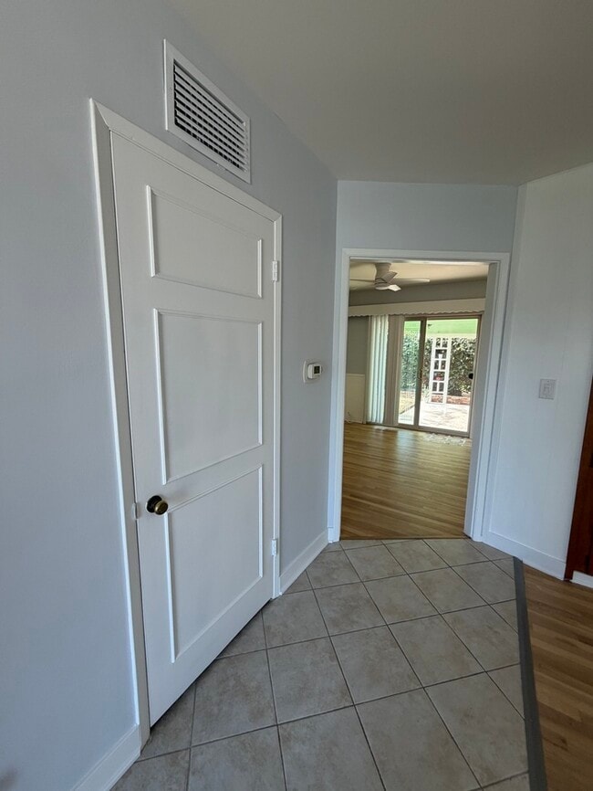 Building Photo - Beautiful single-family home in lovely Sou...