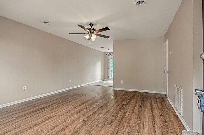 Foto del edificio - Newly Renovated 2 Bedroom 1.5 Bath Condo located in Elizabethton, TN