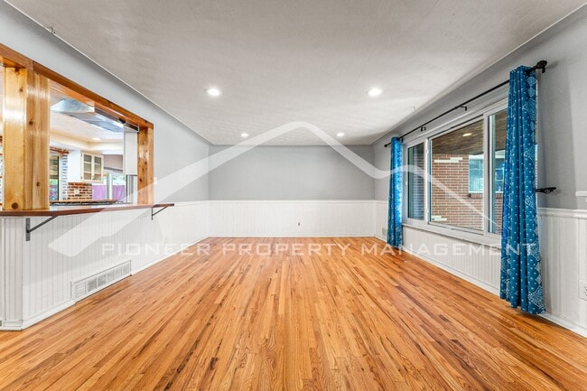 Building Photo - Spacious Home with Gas Fireplace and Fence...