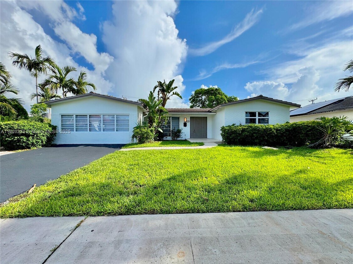 Foto principal - 4905 Harrison St