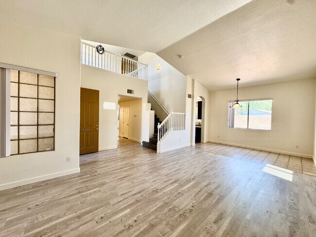 Building Photo - Spacious 4BD/3BA NLV Home with Downstairs ...