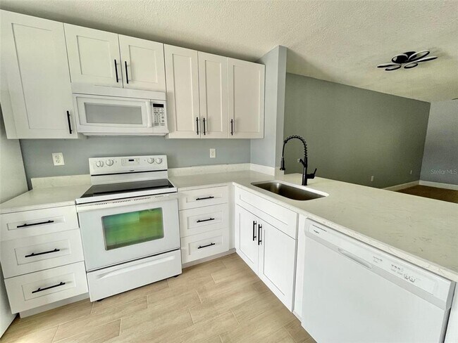 Building Photo - 2852 Stillwell Ct