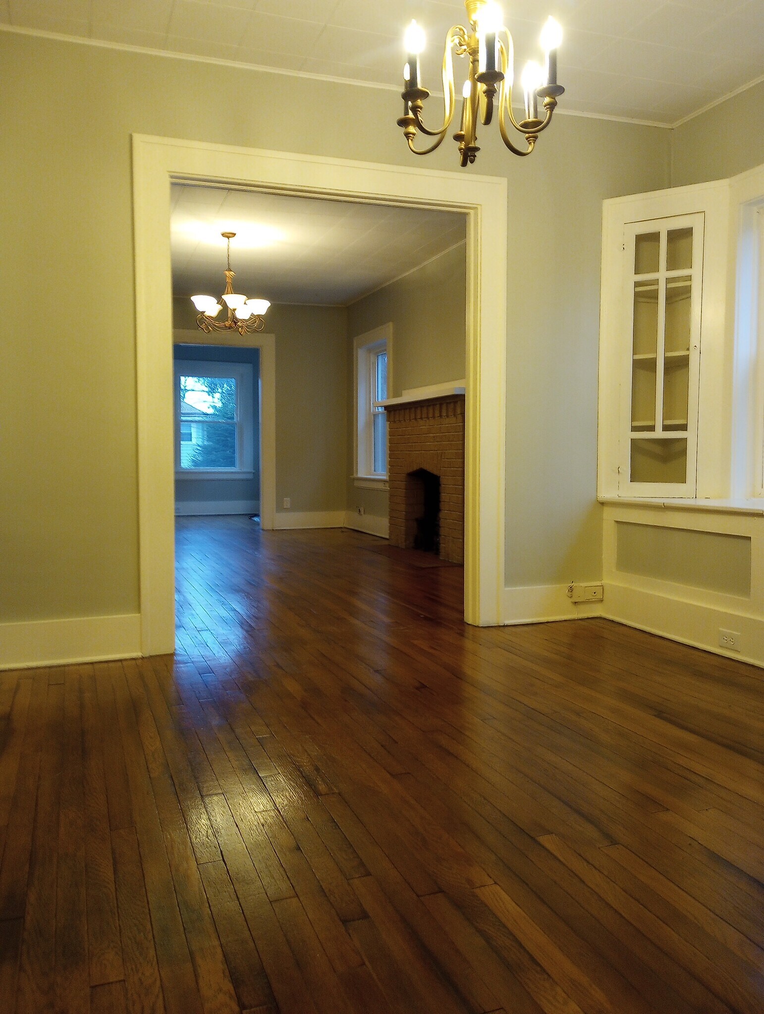 1076 Jefferson Ave Akron, OH 44313 – photo 2