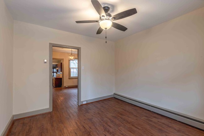 Foto del edificio - New to the market! 2 bed/1 bath Townhome i...