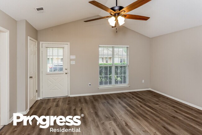 Foto del edificio - 3413 Laurelwood Dr