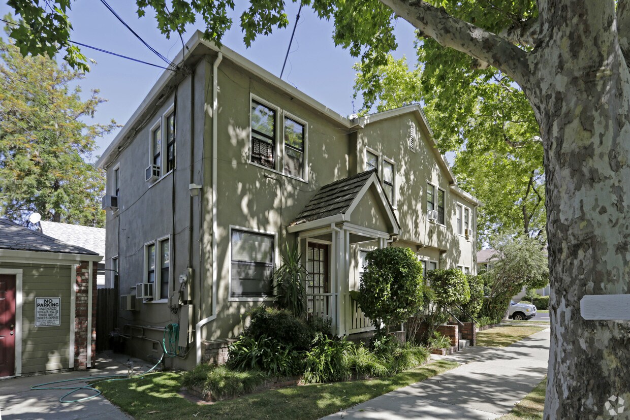 Building Photo - 2630 Q St
