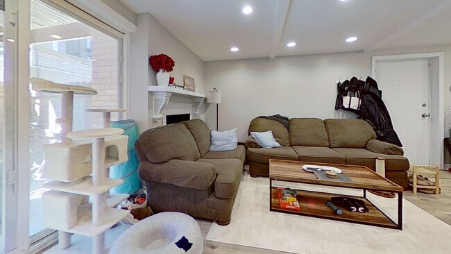 Photo - 719 W Buckingham Pl Apartment