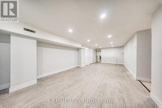 Photo du bâtiment - 1678 Kingston Rd