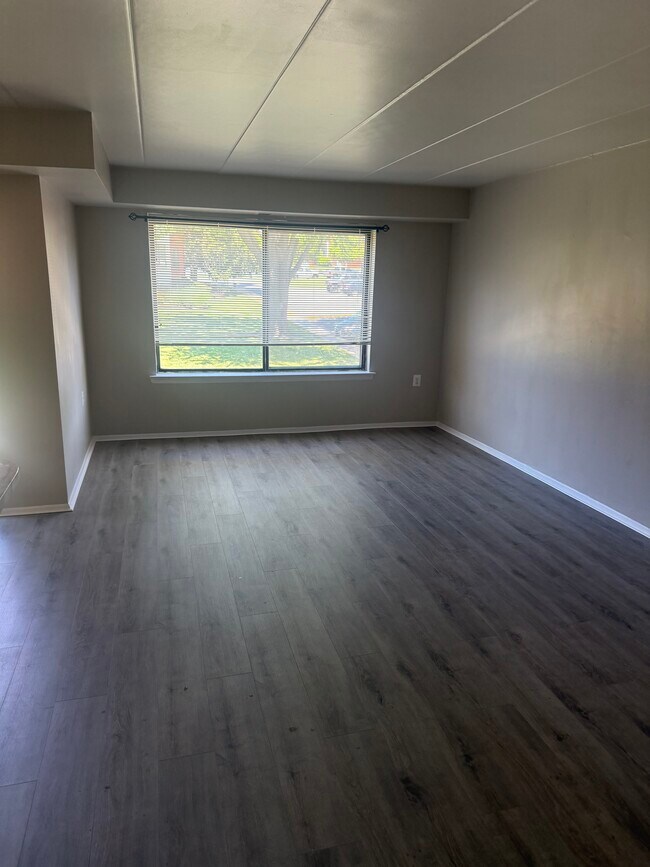 Building Photo - 125S Clubhouse Drive