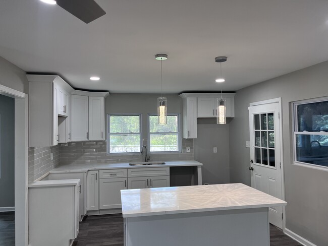 Building Photo - 7585 Westbridge Rd