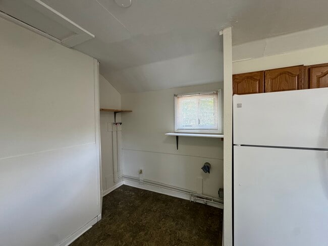 Building Photo - 1006 1/2 Therbrook St