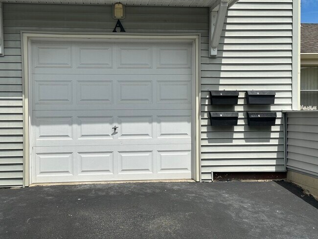 Building Photo - 209 Dartmouth Ct