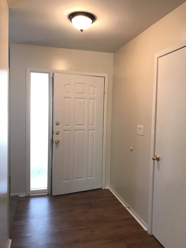 Building Photo - 5874 Castle Run Dr