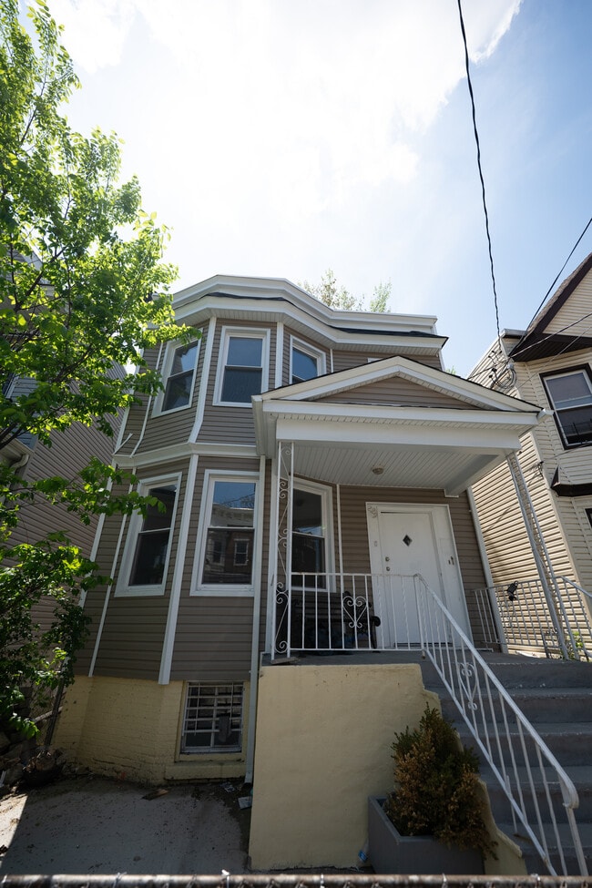 Building Photo - 229 Bidwell Ave