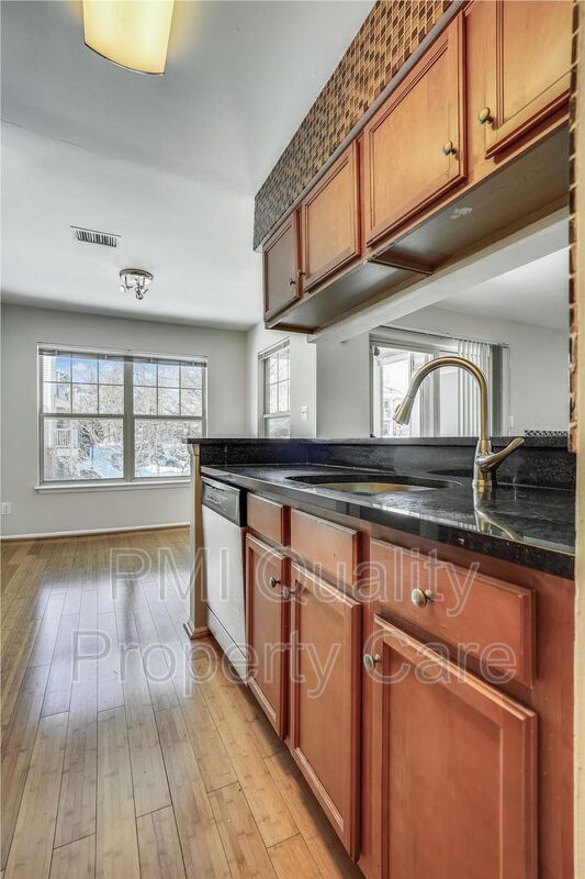 Foto del edificio - 1717 Ascot Way