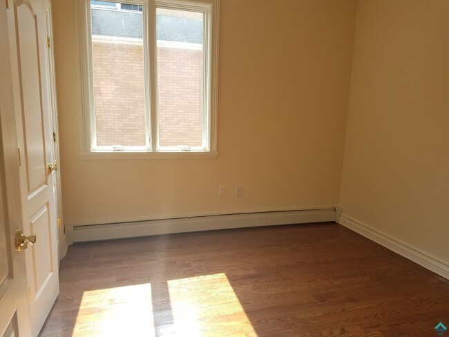 Building Photo - 90 Bay 28Th St