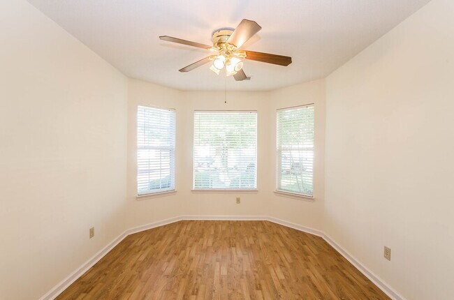 Foto del edificio - 5892 Alexandria Ln