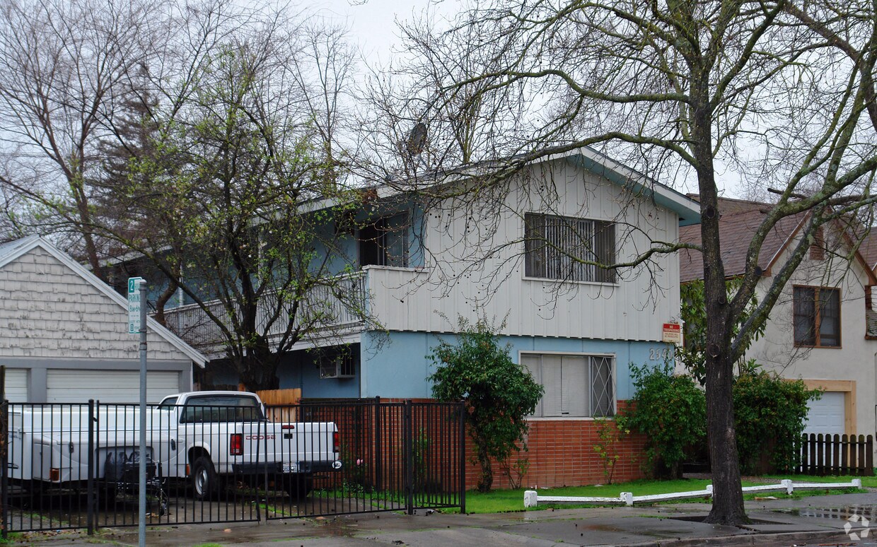 Foto del edificio - 2540 2nd Ave