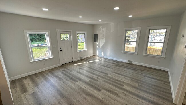 Building Photo - 422 Elbo Ln