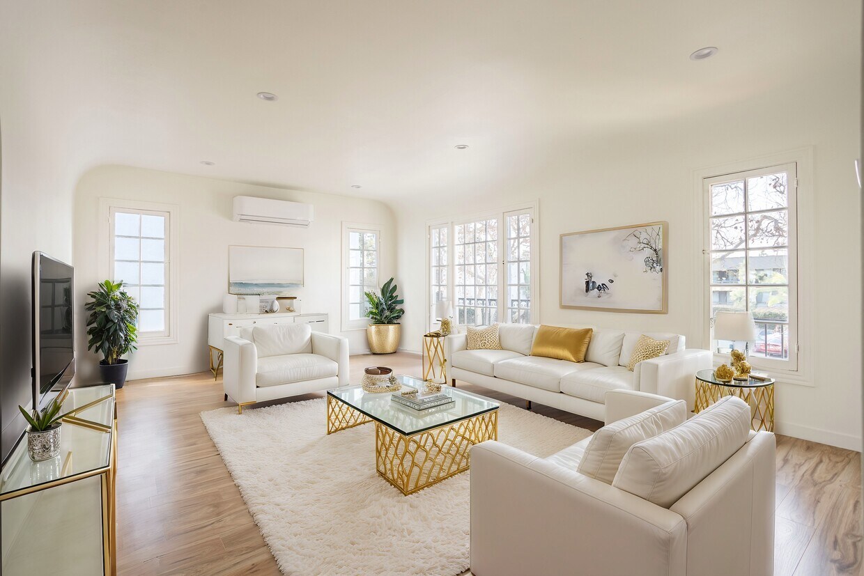 Foto principal - 738 S Stanley Ave