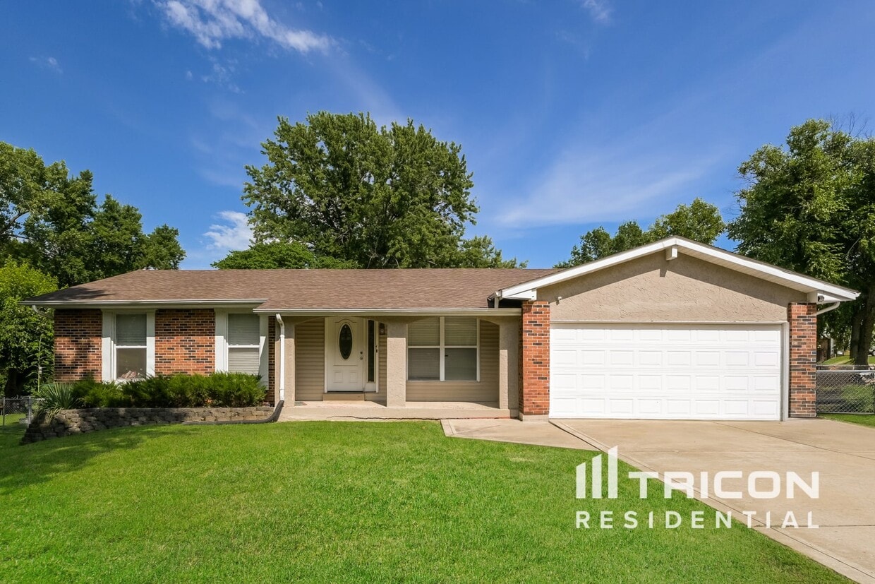 Primary Photo - 43 Westbrook Dr