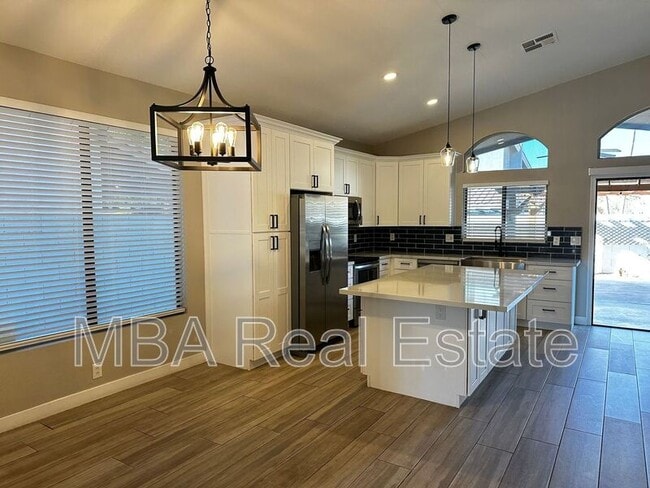 Building Photo - 1722 S Gilmore Cir