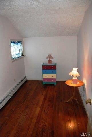 Dormitorio - 62 E Station Ave