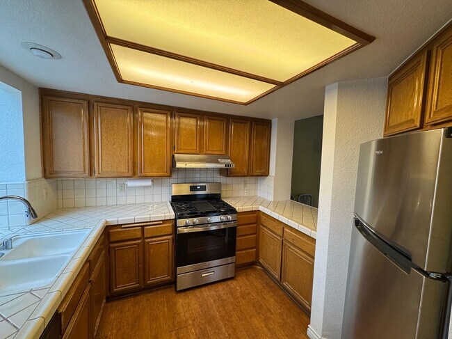 Foto del edificio - 653 Fairview Ave