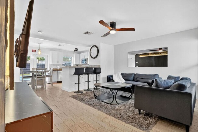 Foto del edificio - 6660 Custer St