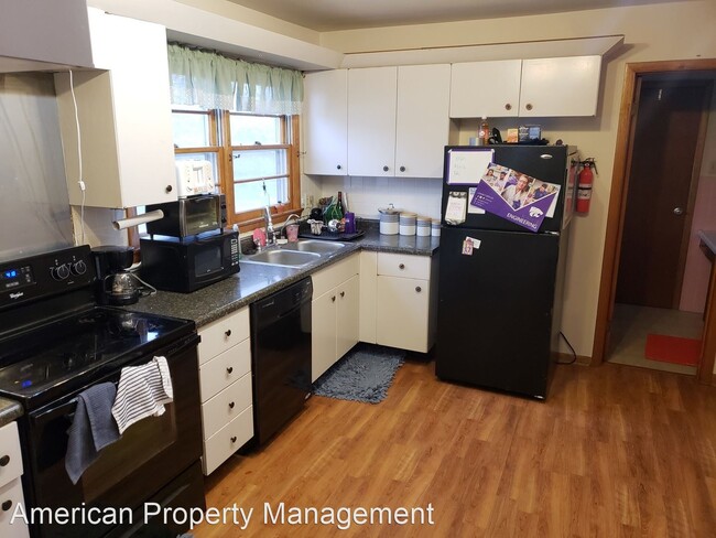 Building Photo - 4 br, 3 bath House - 711 Midland Ave.