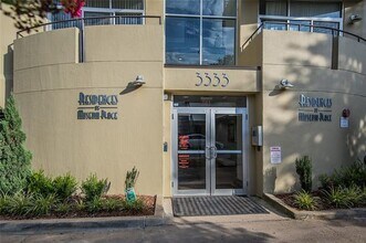 Building Photo - 3333 Darcy St