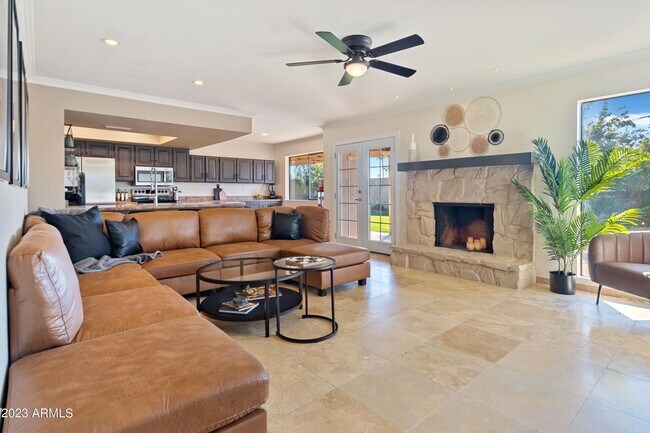 Building Photo - 6819 E Sheena Dr