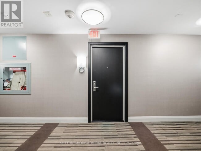 Building Photo - 35 Fontenay Ct