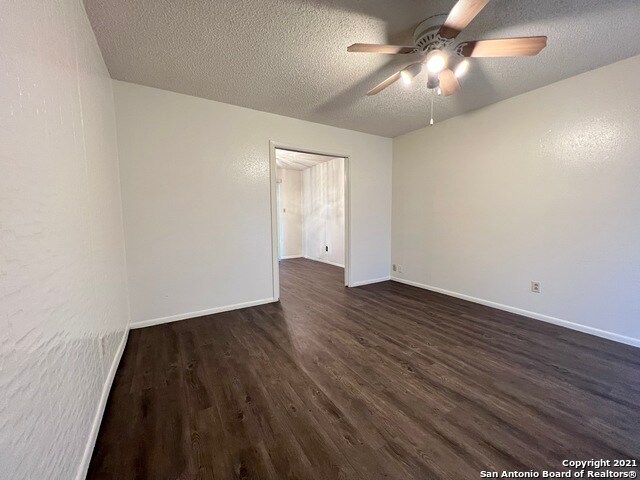 Foto del edificio - 7454 Lancewood Dr