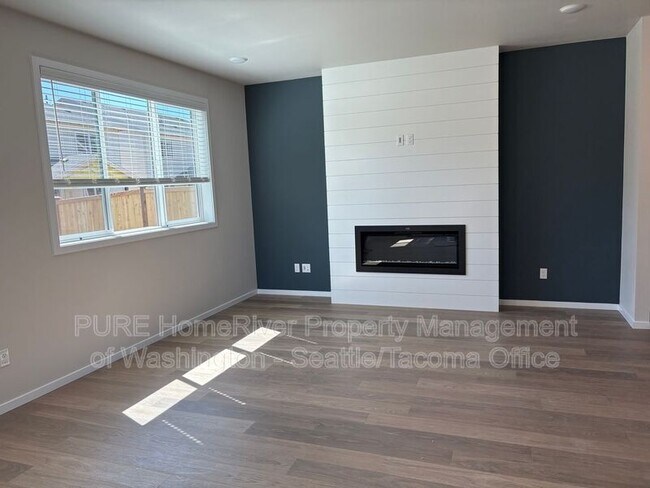 Building Photo - 18201 35th Ave Ct E